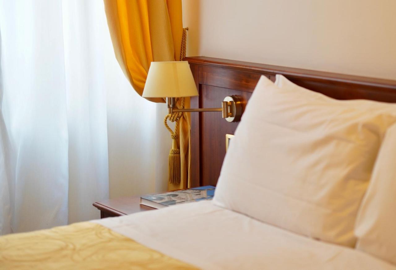Hotel Aurora เวโรนา ภายนอก รูปภาพ