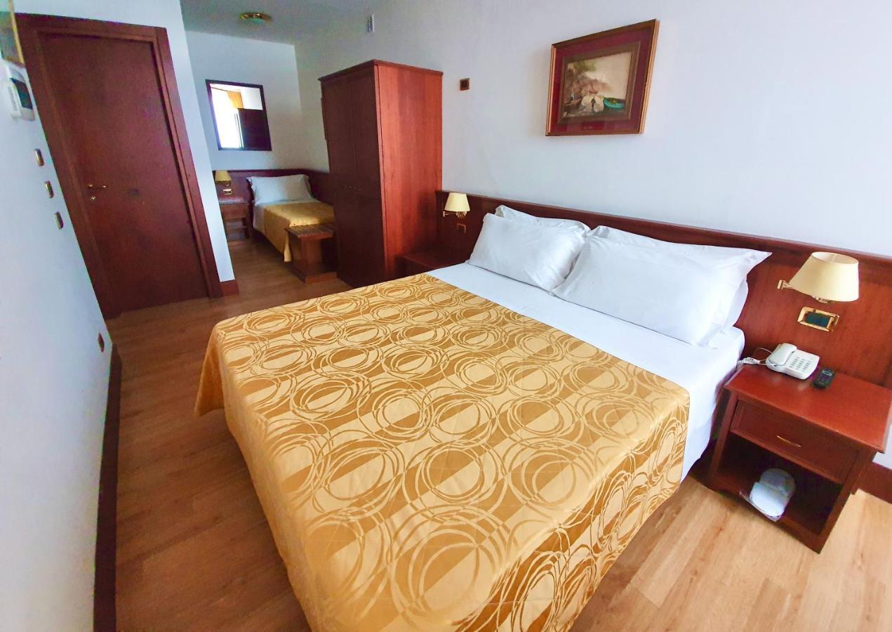 Hotel Aurora เวโรนา ภายนอก รูปภาพ