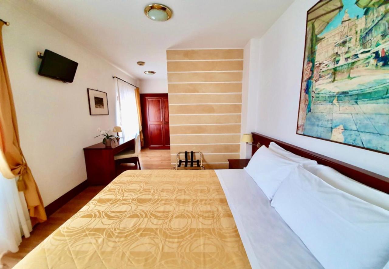 Hotel Aurora เวโรนา ภายนอก รูปภาพ