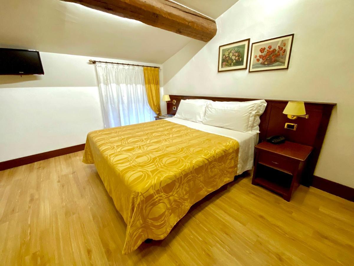 Hotel Aurora เวโรนา ภายนอก รูปภาพ